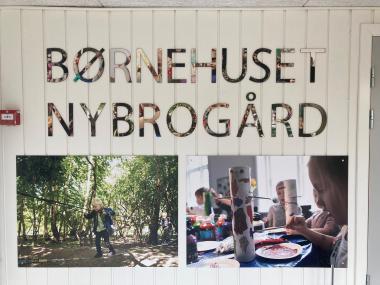 Billede af Plakat af børnehuset "Nybrogård" 